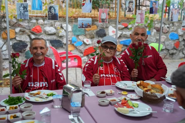 Soma Huzurevinde Dünya Yaşlılar Günü Kutlandı