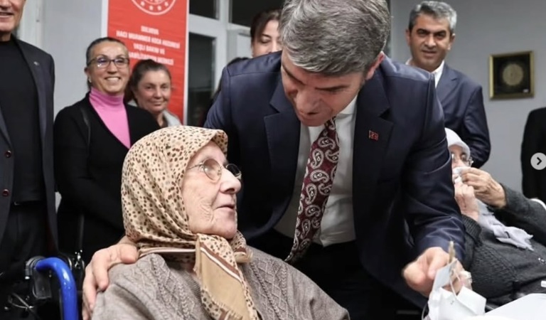 Valimiz Önder BAKAN, Huzurevi Sakinleriyle Akşam Yemeğinde Bir Araya Geldi
