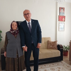İl Müdürümüz Dr. Cengiz Maden, Şehidimizin Annesi Emine Teyzemizi Ziyaret Etti - fotoğraf 1