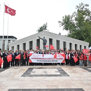 19 Eylül Gaziler Günü dolayısıyla; Sayın Valimiz Mehmet Fatih Serdengeçti, il protokolü, siyasi parti temsilcileri, İl Müdürümüz Sayın Naci Yılmaz, İl Müdürlüğümüz personelleri, öğrencilerimiz ve kahraman gazilerimizin katılımıyla yürüyüş gerçekleştirildi. - fotoğraf 6
