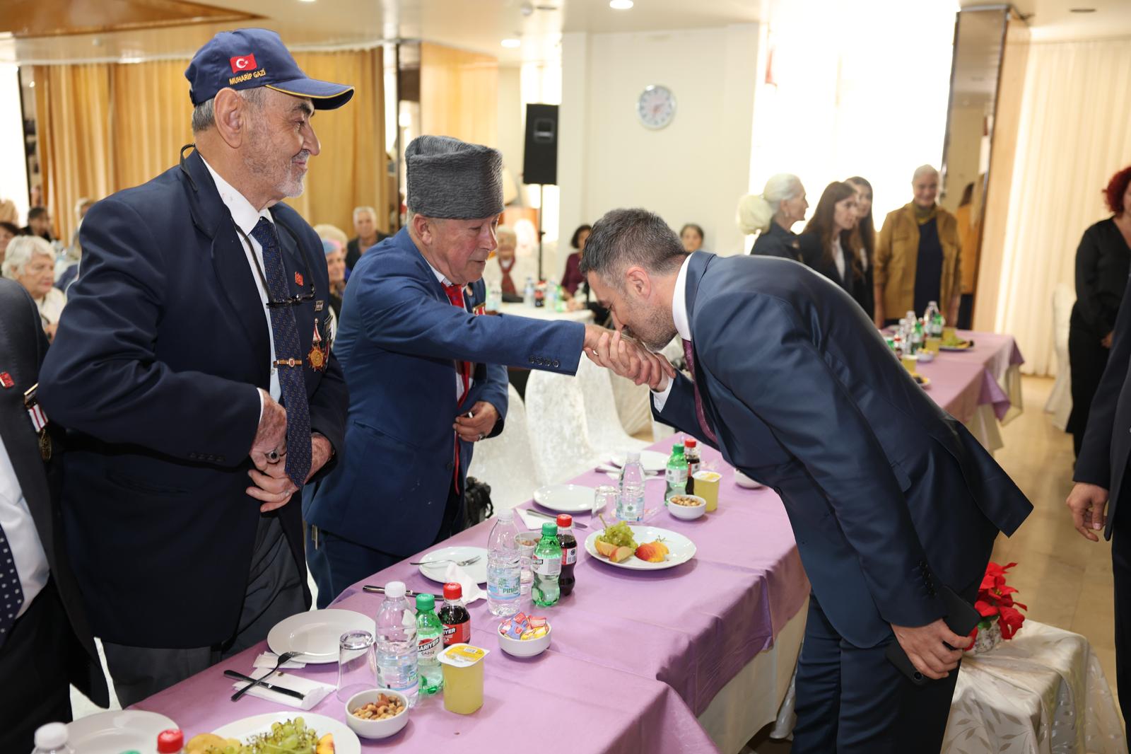 Büyüklerimizle Aynı Sofrada, Aynı Gönülde