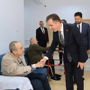  Sayın Valimiz Ahmet Karakaya'dan Ulu Çınarlarımıza Anlamlı Ziyaret  - fotoğraf 3