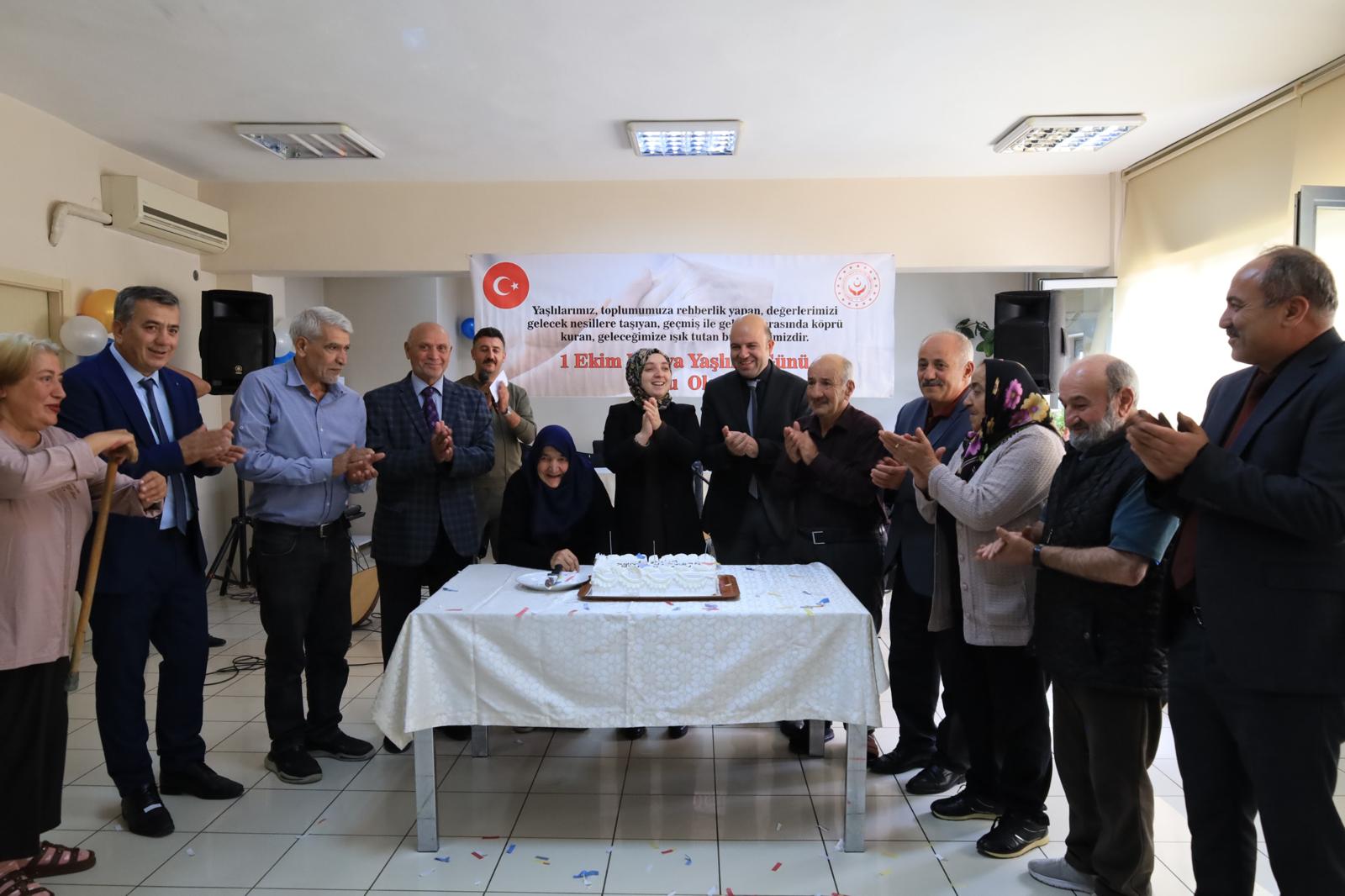 1 Ekim Dünya Yaşlılar Günü münasebetiyle Vali Yardımcımız Sayın Rümeysa Sena Kurt, İl Müdürümüz Sayın Abdulhalim Ünalan ve birim amirlerimizle birlikte  kıymetli büyüklerimizle bir araya geldik.