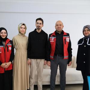 İl Müdürümüz Sayın Abdulhalim Ünalan ve çalışma arkadaşlarımız ile birlikte Evlenecek Gençlerin Desteklenmesi Projesi kapsamında kredi desteği alan Demir çiftimizi evlerinde ziyaret ederek Sayın Bakanımızın ve Sayın Valimizin selamlarını ilett - fotoğraf 1