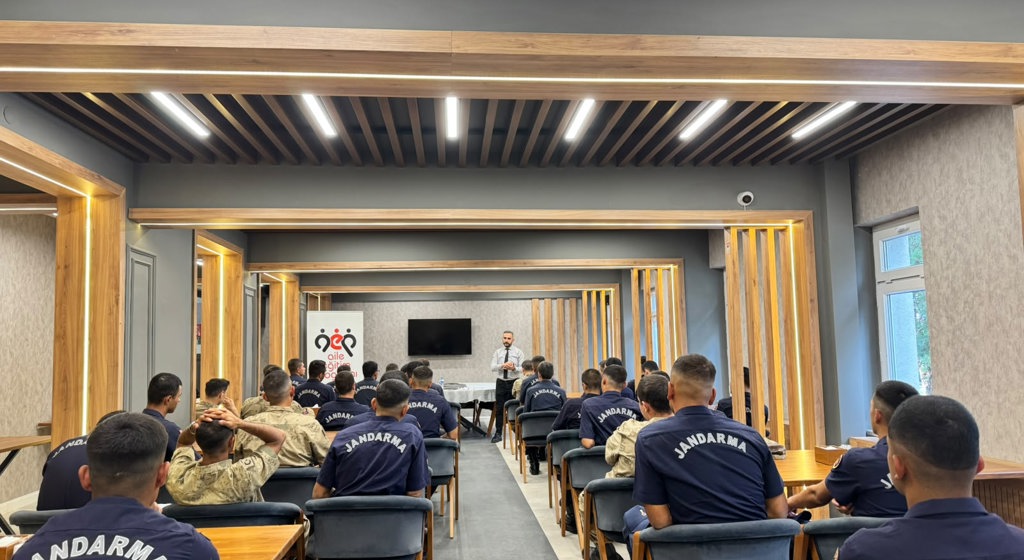  Aile Eğitim Programı (AEP) ve Evlilik Öncesi Eğitim Programı (EÖEP) seminerleri, İl Jandarma Komutanlığı bünyesinde eğitim birimimiz tarafından gerçekleştirildi.