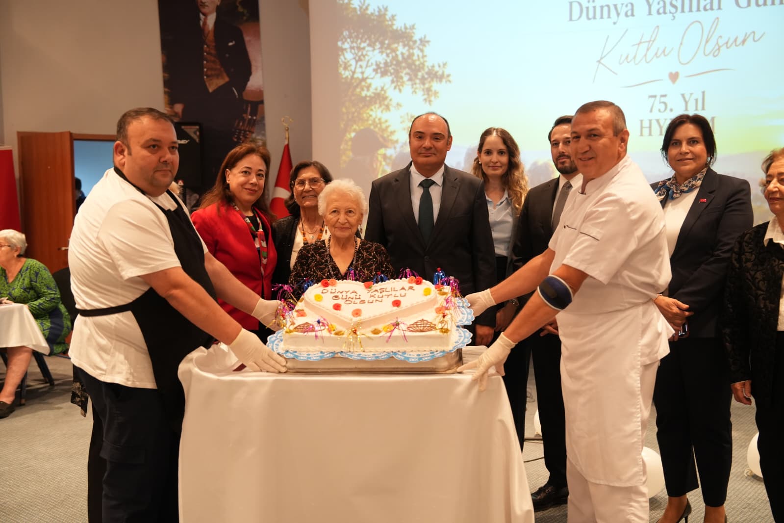 1 Ekim Dünya Yaşlılar Günü Huzurevlerinde Etkinliklerle Kutlandı