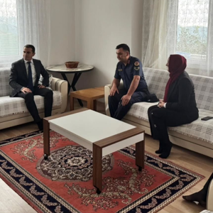Hayrat Şehidimiz Mustafa Özel’in Kıymetli Annesi Hatice Özel Hanesinde Ziyaret Edildi. - fotoğraf 1