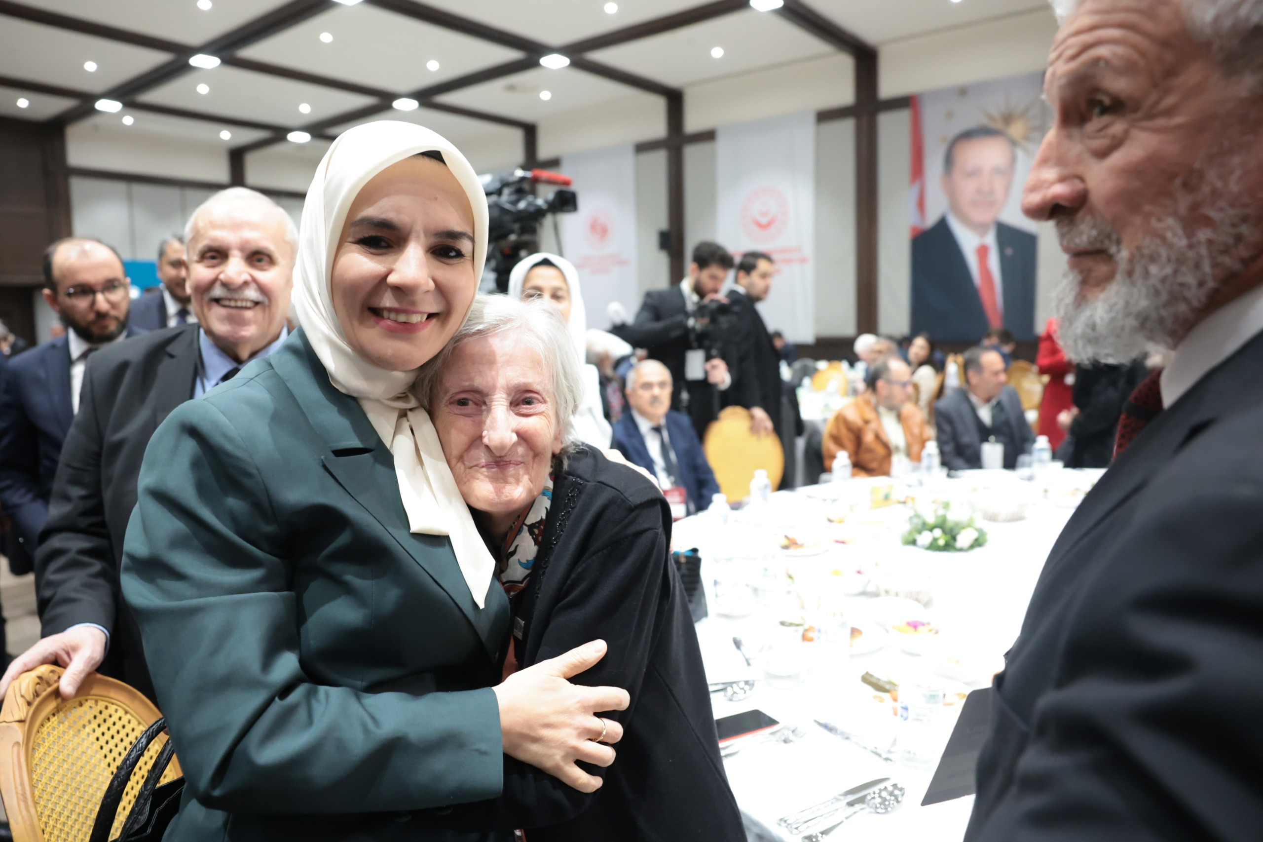 Ekim ayı yaşlı ve engelli aylıkları hesaplara yatırılmaya başlandı