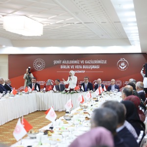 Bakan Göktaş, Gaziantep'te şehit aileleri ve gazilerle vefa buluşmasında bir araya geldi: - fotoğraf 2