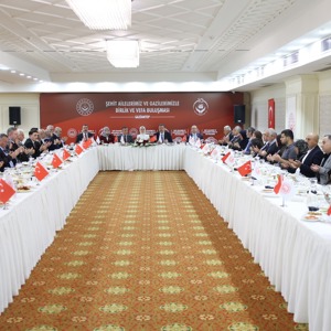 Bakan Göktaş, Gaziantep'te şehit aileleri ve gazilerle vefa buluşmasında bir araya geldi: - fotoğraf 3