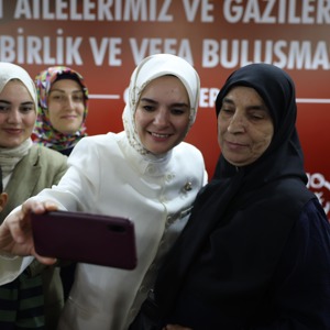 Bakan Göktaş, Gaziantep'te şehit aileleri ve gazilerle vefa buluşmasında bir araya geldi: - fotoğraf 5