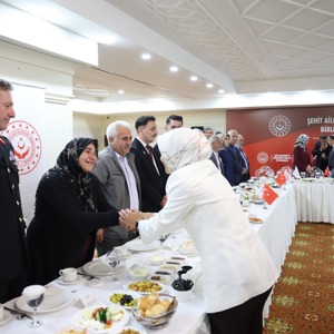 Bakan Göktaş, Gaziantep'te şehit aileleri ve gazilerle vefa buluşmasında bir araya geldi: - fotoğraf 13