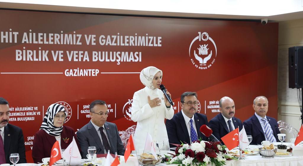 Bakan Göktaş, Gaziantep'te şehit aileleri ve gazilerle vefa buluşmasında bir araya geldi: