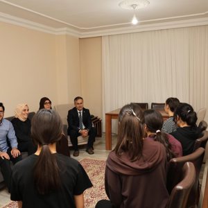 İl Müdürümüz Vefa Akdoğan, Çocuk Evleri Koordinasyon Merkezi Müdürlüğüne bağlı Muradiye Çocuk Evini ziyaret ederek çocuklarımızla bir araya geldi. - fotoğraf 1