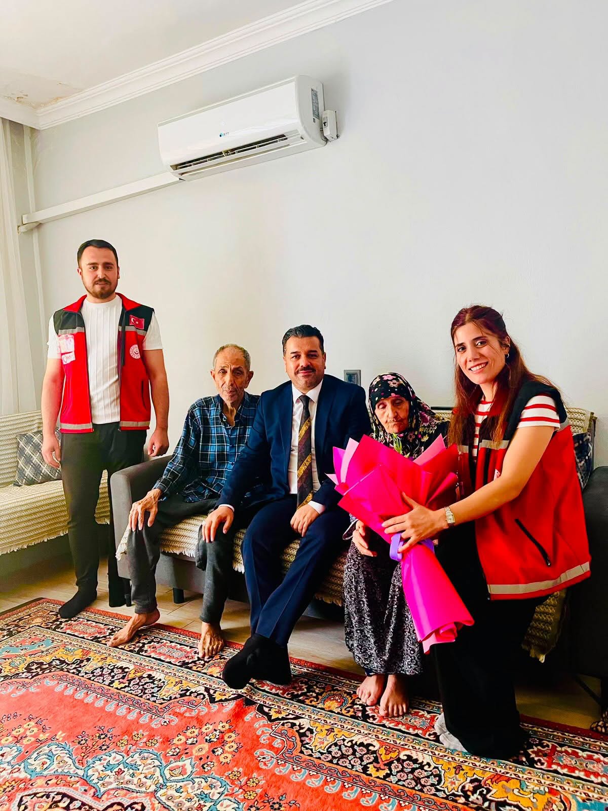 1 Ekim Dünya Yaşlılar Günü Kapsamında Kıymetli Büyüklerimiz Recep ve Hatun KIRATOĞLU’nu Ziyaret Ettik.
