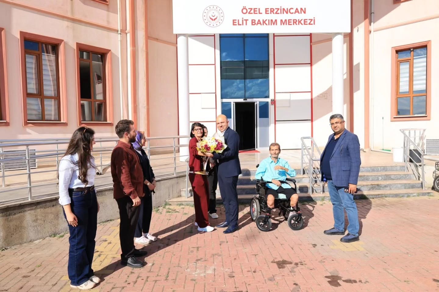 İl Müdürümüz Sayın Abdulhalim Ünalan, Özel Erzincan Elit Bakım Merkezini ziyaret ederek inceleme ve denetimlerde bulundu.