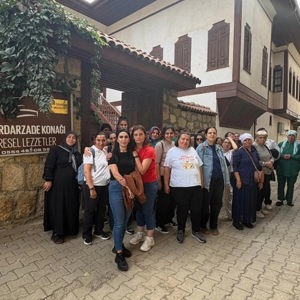 Engelsiz Ekspres Yolculuğu; Engelsiz Ekspres ile Erzincan’dan Divriği’ye uzanan bu anlamlı yolculukta, engelsiz kızlarımızla birlikte tarihimizin ve kültürel mirasımızın izlerini keşfetmenin mutluluğunu yaşadık.  - fotoğraf 3