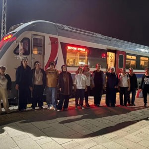 Engelsiz Ekspres Yolculuğu; Engelsiz Ekspres ile Erzincan’dan Divriği’ye uzanan bu anlamlı yolculukta, engelsiz kızlarımızla birlikte tarihimizin ve kültürel mirasımızın izlerini keşfetmenin mutluluğunu yaşadık.  - fotoğraf 7