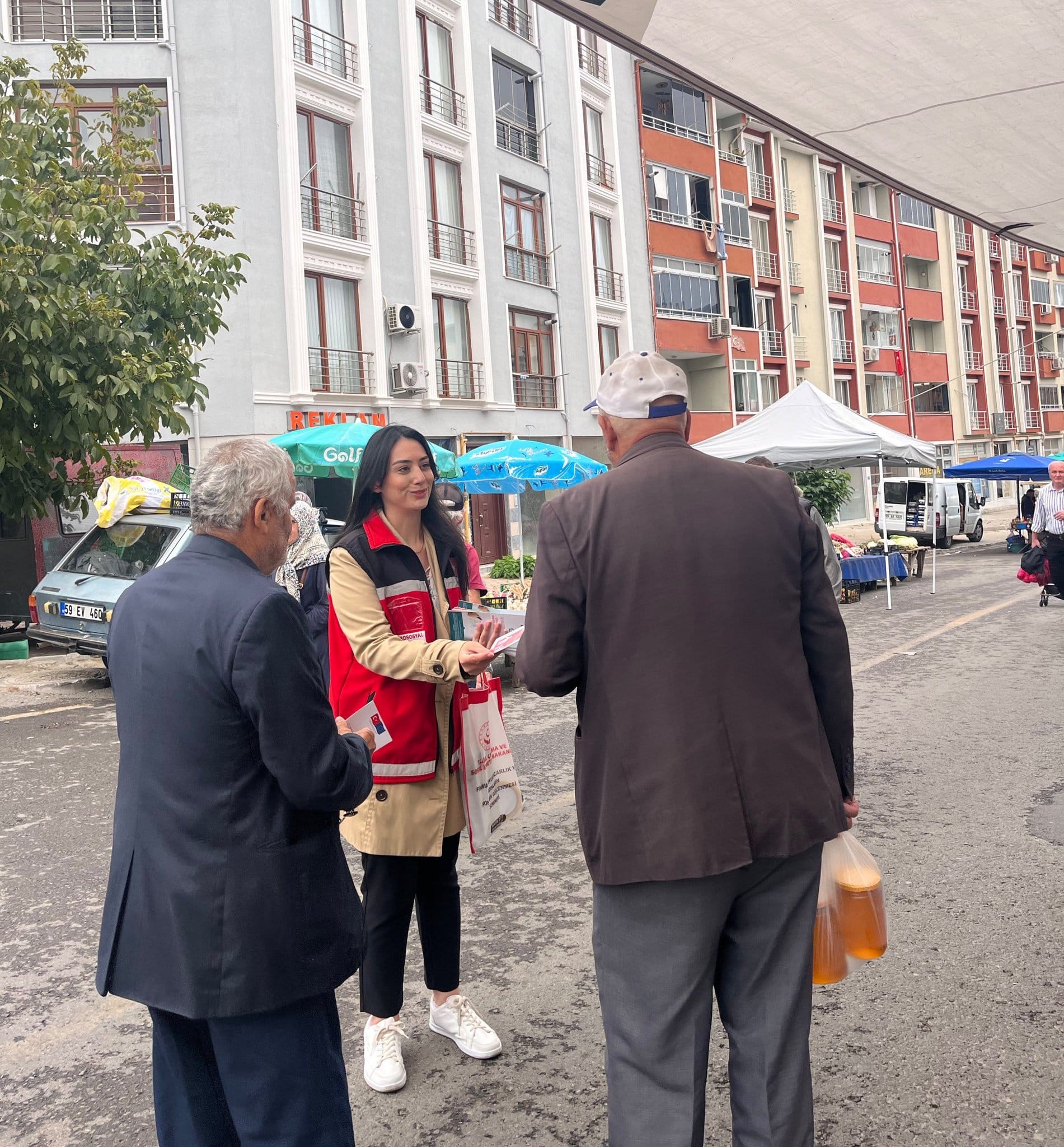 Semt Pazarında Koruyucu Aile Hizmet Modeli Hakkında Bilgilendirme Yapıldı