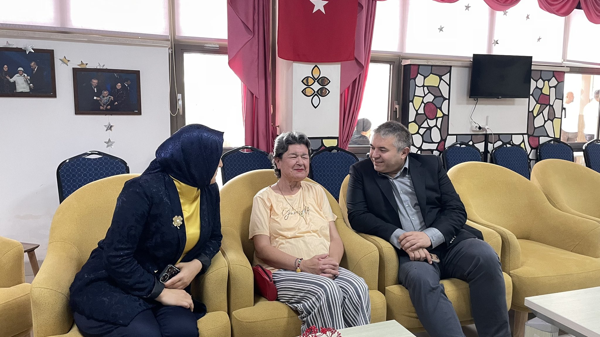 İl Müdürümüz Sayın Tolga NACAR, 1 Ekim Dünya Yaşlılar Günü vesilesiyle Erdemli Huzurevi Yaşlı Bakım ve Rehabilitasyon Merkezimizi ziyaret ederek kıymetli büyüklerimizle bir araya geldi.