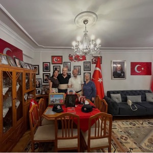 Edirne Aile ve Sosyal Hizmetler İl Müdür Vekili Sebahattin BİLGİÇ, Şehit Polis Memuru Nefise ÇETİN ÖZSOY’un kıymetli ailesini ziyaret etti. - fotoğraf 1
