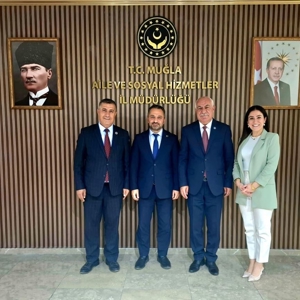 Emniyet Teşkilatı Vazife Malulü ve Şehit Aileleri Vakfı (EMŞAV) Muğla İl Başkanı Cevdet GÜRKAN ve Başkan Yardımcısı Ramazan PEKÜN, İl Müdürümüz Mahmut SELÇUK’u makamında ziyaret etti. - fotoğraf 1