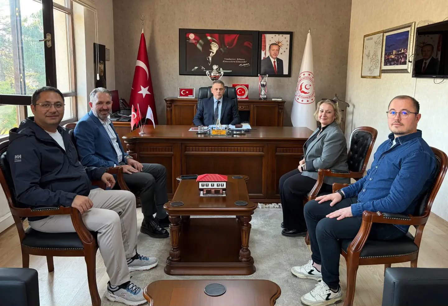 Türk Sağlık-Sen Karabük Şube Başkanı Sadık Doğdu, beraberindeki heyet ile birlikte İl Müdürümüz Sayın Sami Çift’i makamında ziyaret etti. 