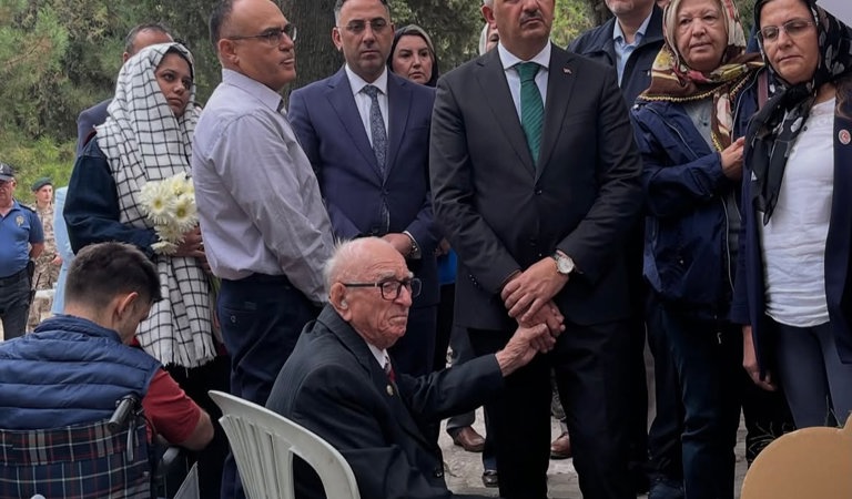 Şehit Üsteğmen Efkan Yıldırım ve Şehit Öğretmen Adnan Tunca Kabirleri Başında Dualarla Anıldı.
