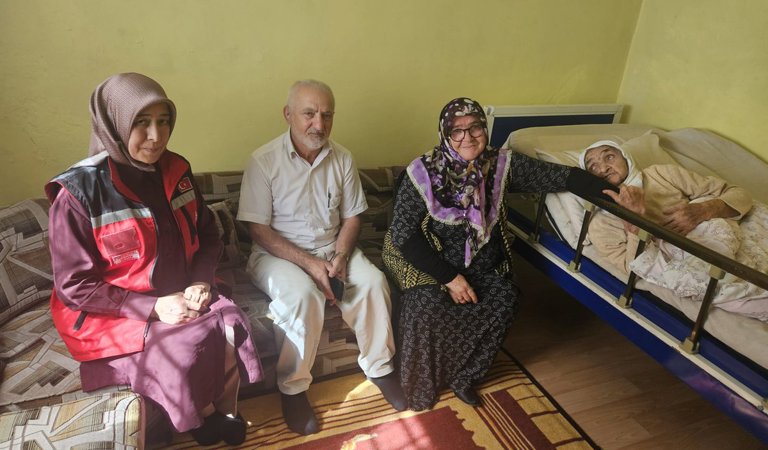 Aziz şehidimiz Davut Bilgin’in kıymetli annesi Ayşe Bilgin’i evinde ziyaret ettik.