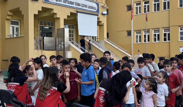 🎬🌙 Gökyüzü Altında Çocuk Kahkahaları İdil’de