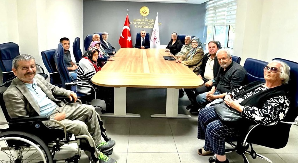 Hilmi Hafize Evin Huzurevi sakinlerimiz, İl Müdürümüz Mustafa Çakır’ı makamında ziyaret etti
