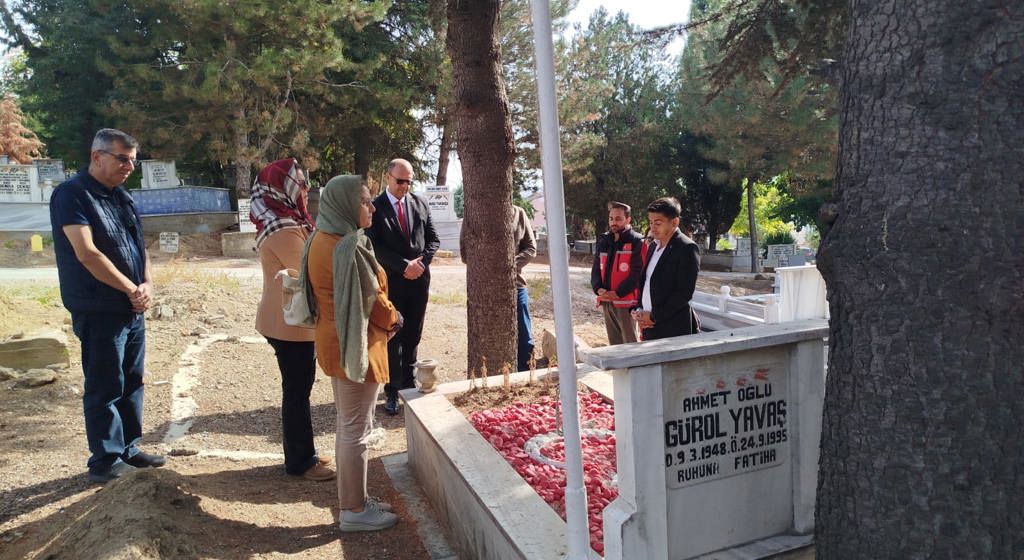Şehit İtfaiye Eri Gürol YAVAŞ Sene-i Devriyesinde Kabri Başında Dualarla Anıldı. 