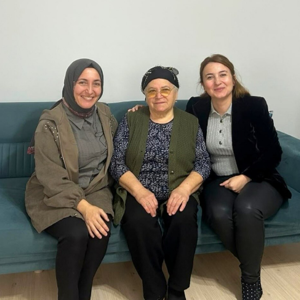 Şehidimiz Ali Yasin Erosmanoğlu’nun Annesi Nurten Erosmanoğlu Hanesinde Ziyaret Edildi. - fotoğraf 1