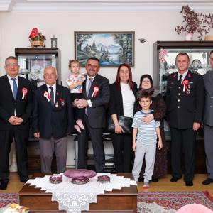 19 Eylül Gaziler Günü'nün yıl dönümü münasebetiyle hane ziyareti  gerçekleştirilmiştir. - fotoğraf 1