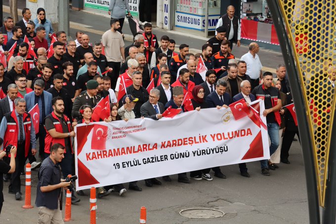 19 Eylül Gaziler Günü münasebetiyle, Valimiz Sayın Cahit ÇELİK’in katılımıyla “Kahramanlarla Kardeşlik Yolunda” yürüyüşü gerçekleştirildi.