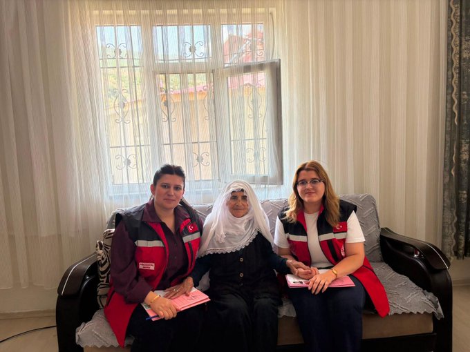 1 Ekim Dünya Yaşlılar Günü münasebetiyle, yaşlılarımızı ziyaret ederek kendileriyle bir araya geldik.