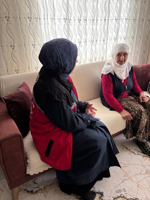 1 Ekim Dünya Yaşlılar Günü münasebetiyle Solhan ilçemizde yaşayan kıymetli büyüklerimizi ziyaret ederek kendileriyle bir araya geldik.