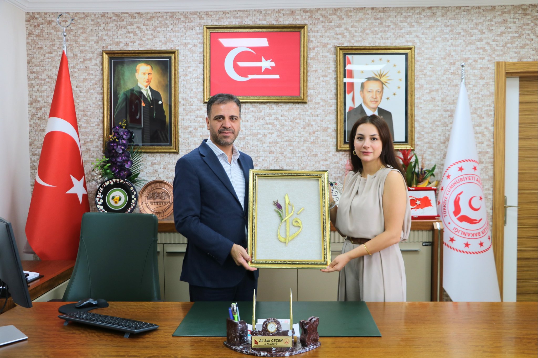 AK Parti Sosyal İşlerden Sorumlu İl Başkan Yardımcısı Elif Ciniviz, İl Müdürümüz Sayın Ali Sait ÇEÇEN ile bir araya gelerek ilimizde yürütülen sosyal hizmet çalışmaları hakkında istişarelerde bulundu.
