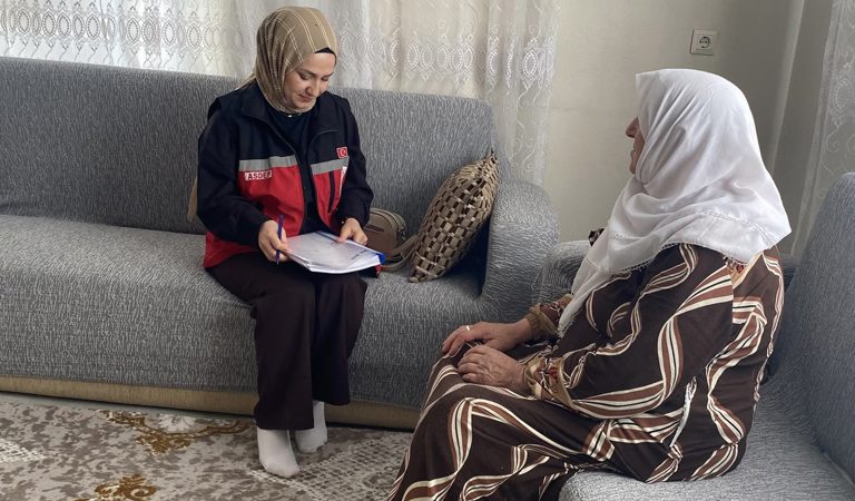 Sosyal Hizmetlerde Ailelerimizin Taleplerine Yönelik Değerlendirmeler Sürüyor
