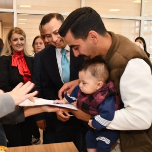 Isparta Aile ve Sosyal Hizmetler İl Müdürlüğümüz ile Mehir Aile Platformu Isparta İl Temsilciliği iş birliğinde, Evlenecek Gençlerin Desteklenmesi Projesi kapsamında bebek sahibi ailelerimizle kahvaltı programında bir araya geldik. - fotoğraf 1