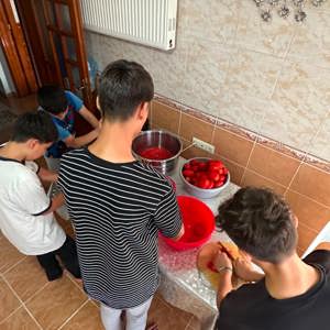 Çocuklarımızla Birlikte Kış Hazırlıkları Kapsamında Domates Konservesi Yaptık - fotoğraf 2