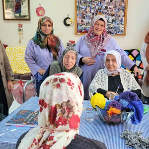 Kıymetli Büyüklerimizle El İşi Etkinliği Gerçekleştirildi. - fotoğraf 1