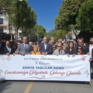 Muğla’da 1 Ekim Dünya Yaşlılar Günü Yürüyüşü Gerçekleştirildi 1 Ekim Dünya Yaşlılar Günü kapsamında, yaşlı bireylerin toplumsal hayata aktif katılımlarına dikkat çekmek, aktif, sağlıklı ve onurlu yaşlanma konusunda farkındalık oluşturmak ve kuşaklararası dayanışmayı güçlendirmek amacıyla 81 ilde eş zamanlı gerçekleştirilen “1 Ekim Dünya Yaşlılar Günü Yürüyüşü” Muğla’da da düzenlendi.  - fotoğraf 1