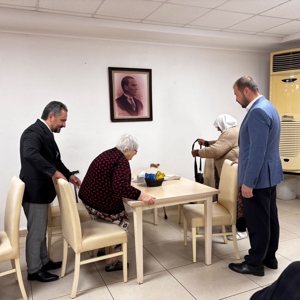 AK Parti Muğla İl Başkanı Sayın Cengizhan GÜNGÖR ve beraberindeki yönetim kurulu üyeleri, Abide Hasan Nuri Öncüer Huzurevimizde hizmet alan kıymetli büyüklerimizi ziyaret etti. - fotoğraf 1