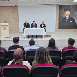 İl Müdürümüz Mahmut SELÇUK, Muğla İlk Kabul ve Menteşe Çocuk Evleri Sitesi Müdürlüğümüzde görev yapan personelimizle bir araya gelerek toplantı gerçekleştirdi. - fotoğraf 1