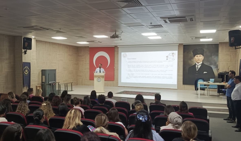 İl Müdürümüz Mahmut SELÇUK, Müdürlüğümüze bağlı olarak faaliyet gösteren Özel Kreş ve Gündüz Bakımevleri kurucuları ve kuruluş müdürleriyle gerçekleştirilen genel değerlendirme toplantısına başkanlık etti.