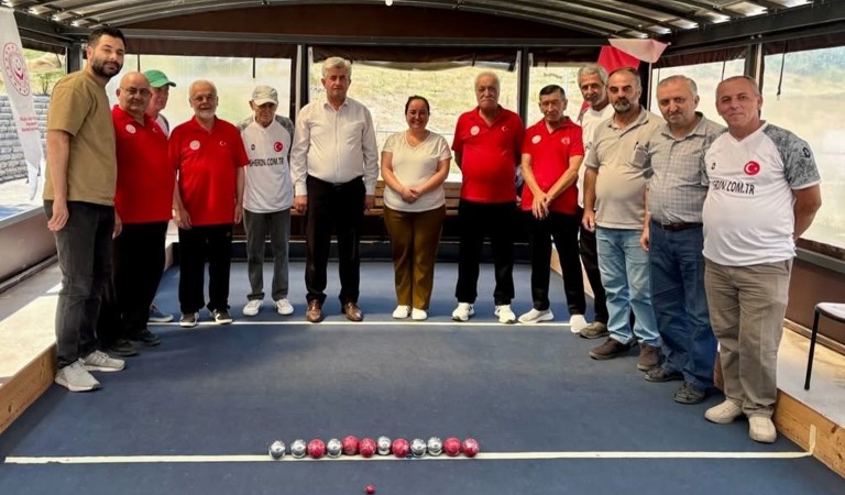 Bir Bocce Topu, İki Huzurevi, Tek Yürek: İnebolu Bocce Takımı Güldal Akşit’te! 🏆🏐