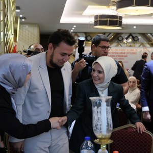 Bakanımız Göktaş, Evlenecek Gençlerin Desteklenmesi Projesi'nden yararlanan çiftlerle buluştu - fotoğraf 6