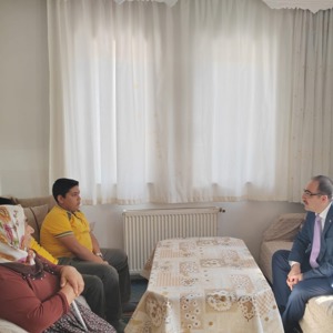 İl Müdürümüz Cüneyd ÖZDEMİR Sosyal ve Ekonomik Destek Hizmeti Alan Ailemizi Ziyaret Etti - fotoğraf 1