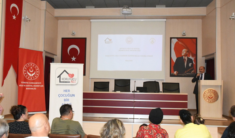 Antalya’da Koruyucu Ailelere Yönelik 1. Kademe Eğitimi Tamamlandı